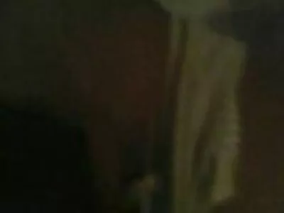 امرأة نحيفة تهز sex_4_arab_xxx مؤخرتها