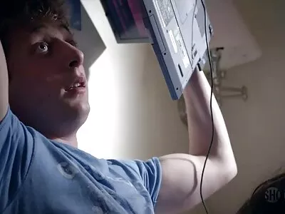شقراء مفلس سكس اجنبى عنيف هو مص ديك