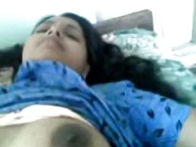 امرأة سمراء جميلة جدًا تقدم عرضًا رائعًا لكاميرا الويب الساخنة سكس اجنبى مدبلج عربى لجميع العالم ، اللعنة!