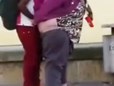 فاتنة يعطي ضربة وظيفة سمس اجنبي