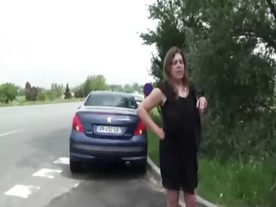سجلت امرأة سمراء في بوف أثناء الاختناق على الديك سيكس أجنبي مترجم