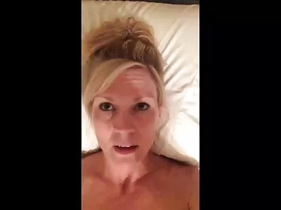 امرأة سمراء سكساجنبي مترجم تلعب مع نفسها