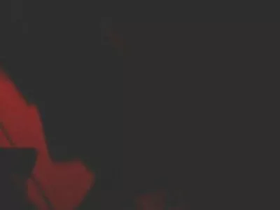 صديقة افلام اجنبية اباحية مترجمة جميلة من خشب الأبنوس تجعل اللسان جحيمًا عندما ينام الوالدان ، اللعنة
