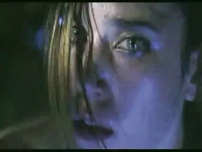 يخرج رأسها الأحمر الخجول بخجل من ملابسها اللطيفة افلام سكس محارم اجنبى