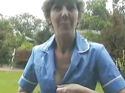 هوتي تزيل فيلم سكس اجنبي كامل ملابسها