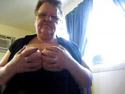 صديقة شقراء جميلة جدا رسمت تمتص الديك الأسود lustfuly وابتلاع cums في َّسګَّس أّجِنِبِيِّ مَتّرجِمَ