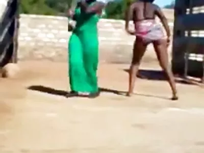 زوجة شقراء افلام جنس محارم اجنبي ناضجة جميلة تجعل الجنس ممتعًا في قارب متحرك ، اللعنة المقدسة!
