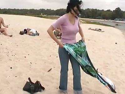 فاتنة جميلة مع النظارات جنس اجنبي مترجم تمتص