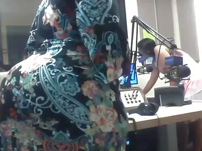 فاتنة وشم يعطي ضربة سكس اجنبي عربي وظيفة