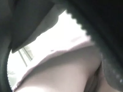 شقراء ذات شعر سكي اجنبي مترجم أبيض تنتشر ساقيها ويملأ العضو التناسلي النسوي لها