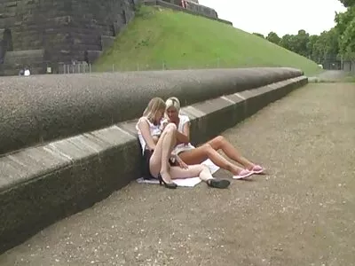 شقراء تلعب سكس اجنبي مترجم مصري مع نفسها