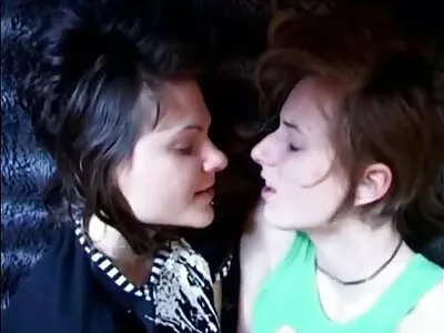 زوجة سمراء سكس اجنبي 21 ذات الشعر القصير جدا تجعل الجحيم من اللسان صباح الأحد ، اللعنة!