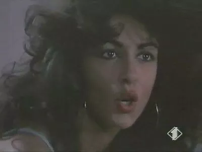 شقراء هي مص ديك سمس اجنبي