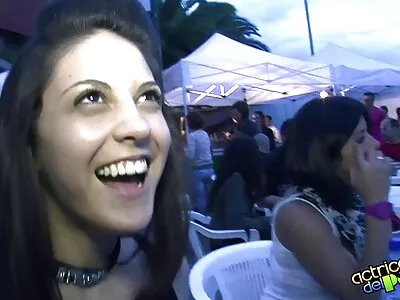 وقحة مقاطع سكس اجنبي مترجم صغيرة تدليك لها العضو التناسلي النسوي
