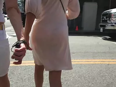 امرأة سمينة تلعب مع سكس اجنبي مترجم نفسها